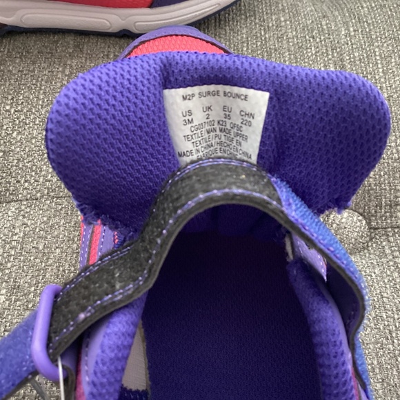 Stride Rite Made2Play® Surge Bounce Sneaker (Little Kid) 3 M - Picture 4 of 14